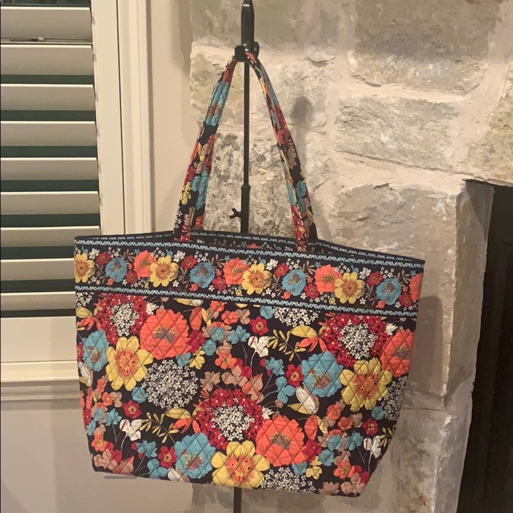 Vera Bradley large Tote - Happy Snails